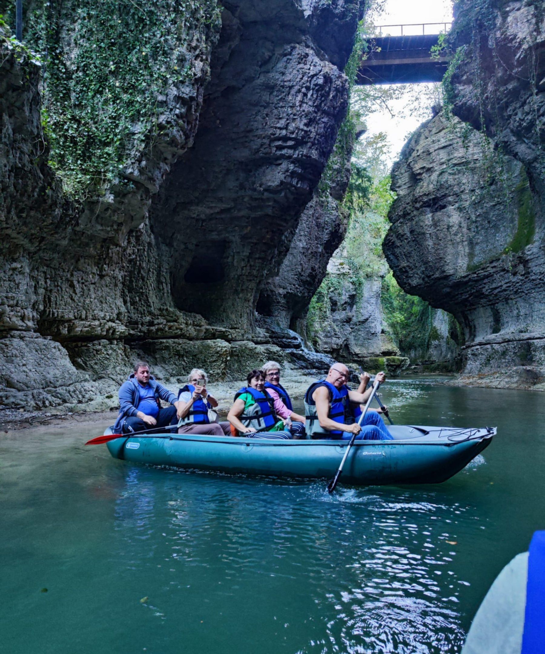 pontony w kanionie martvili