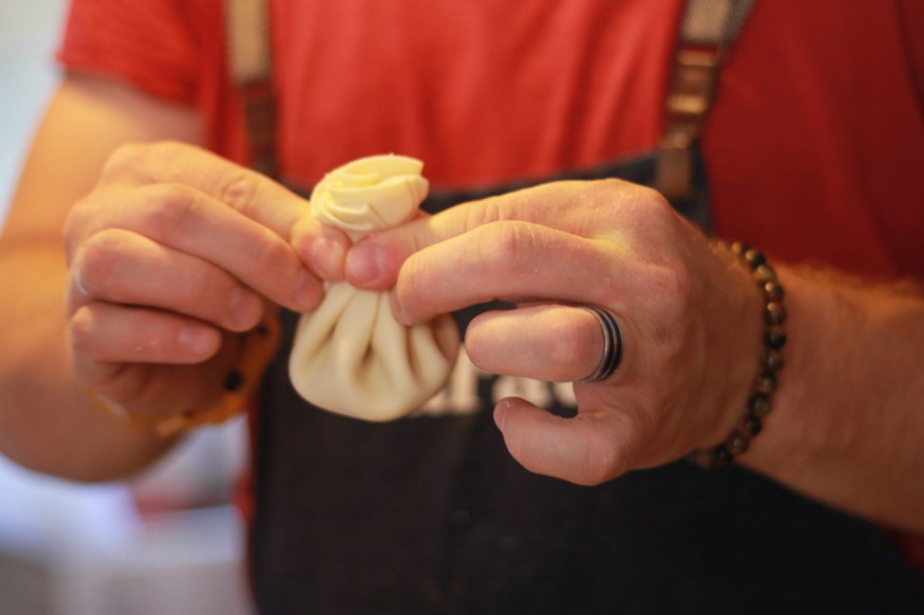 gruzińskie pierożki z mięsem i kolendrą - chinkali