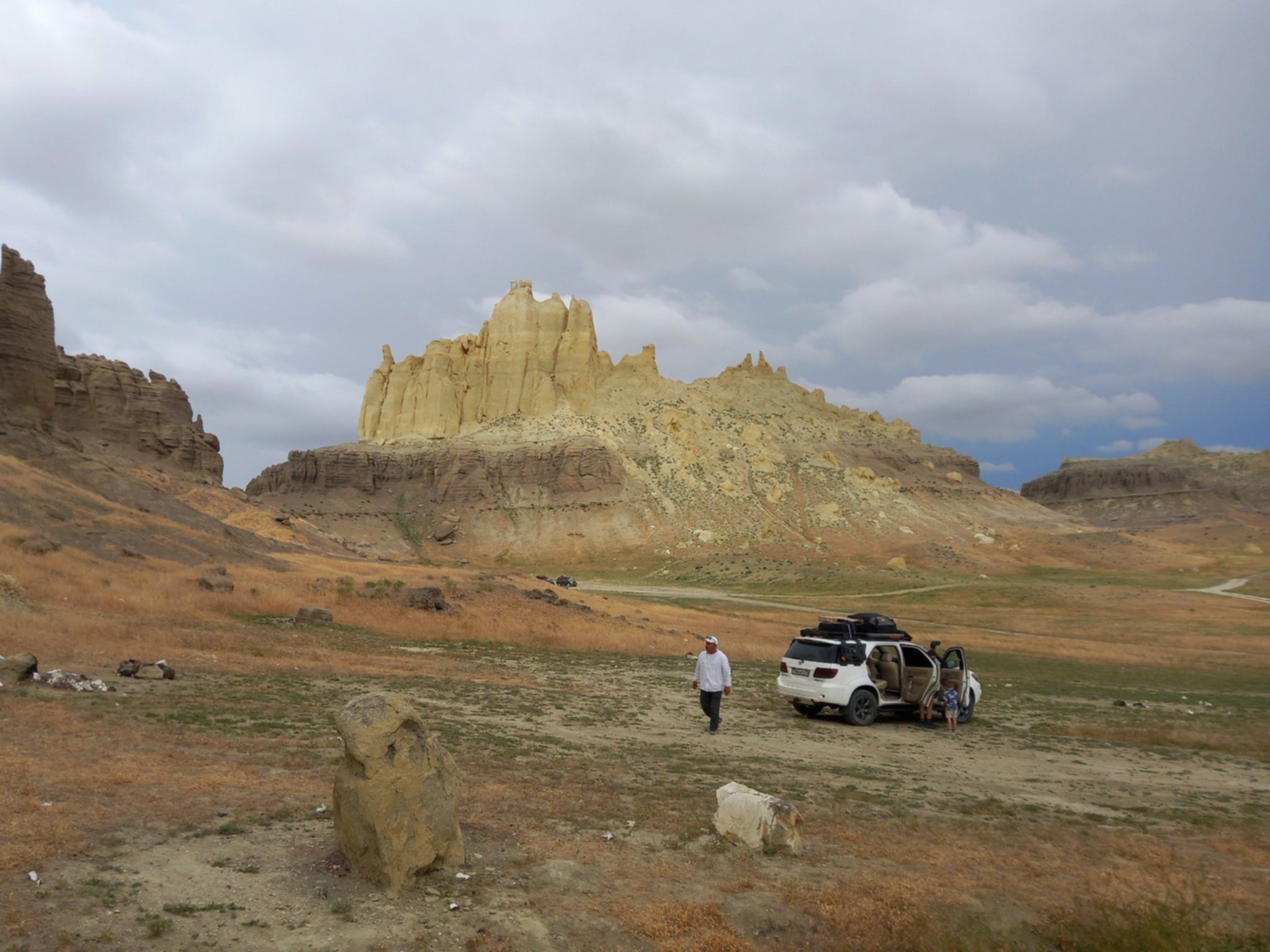 Dolina Zamków Airakty w Mangystau w Kazachstanie – wapienne formacje skalne przypominające ruiny twierdz.