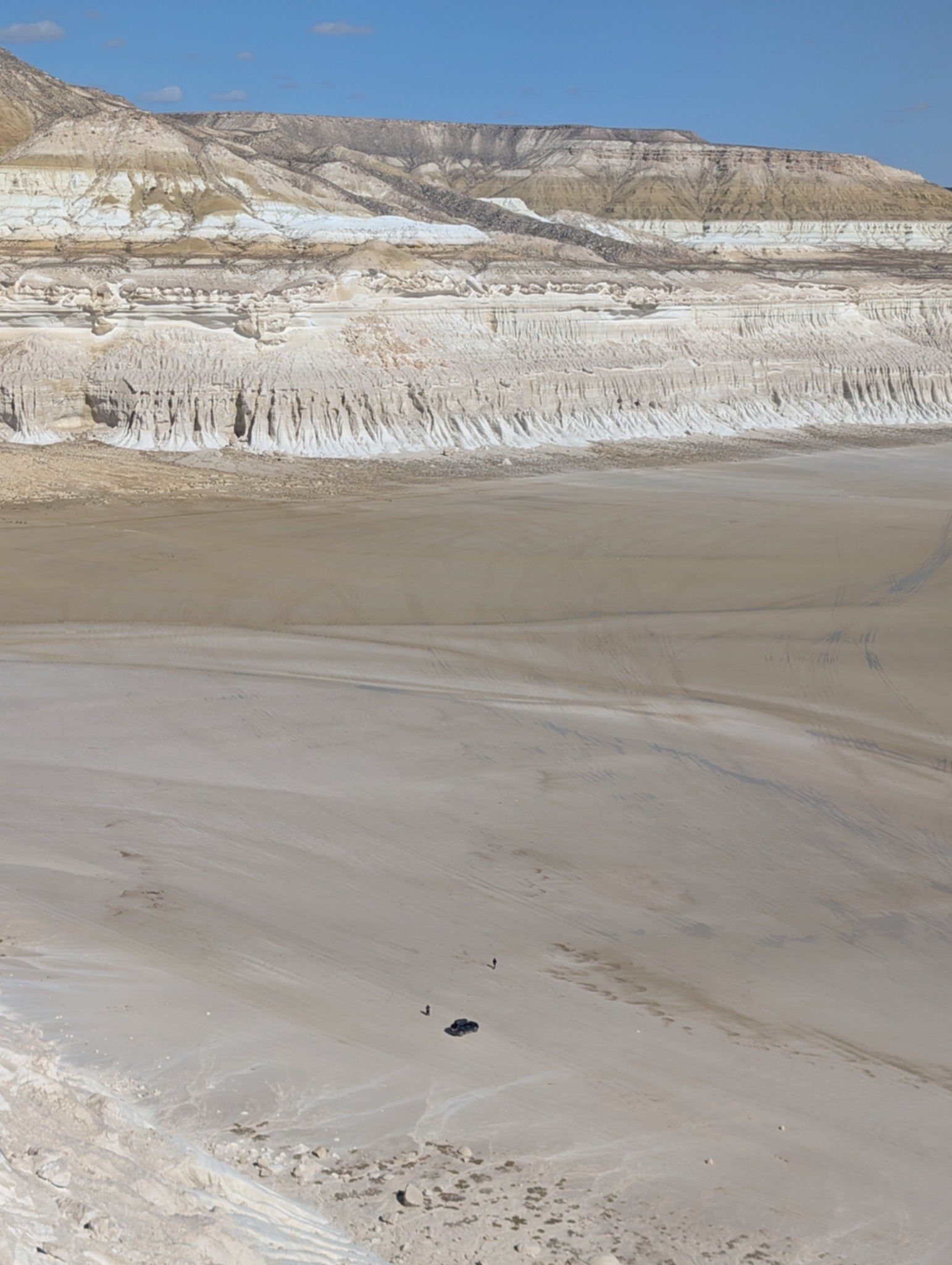 Bozzhyra na płaskowyżu Ustyurt w Kazachstanie – słynne wapienne iglice i klify Mangystau.