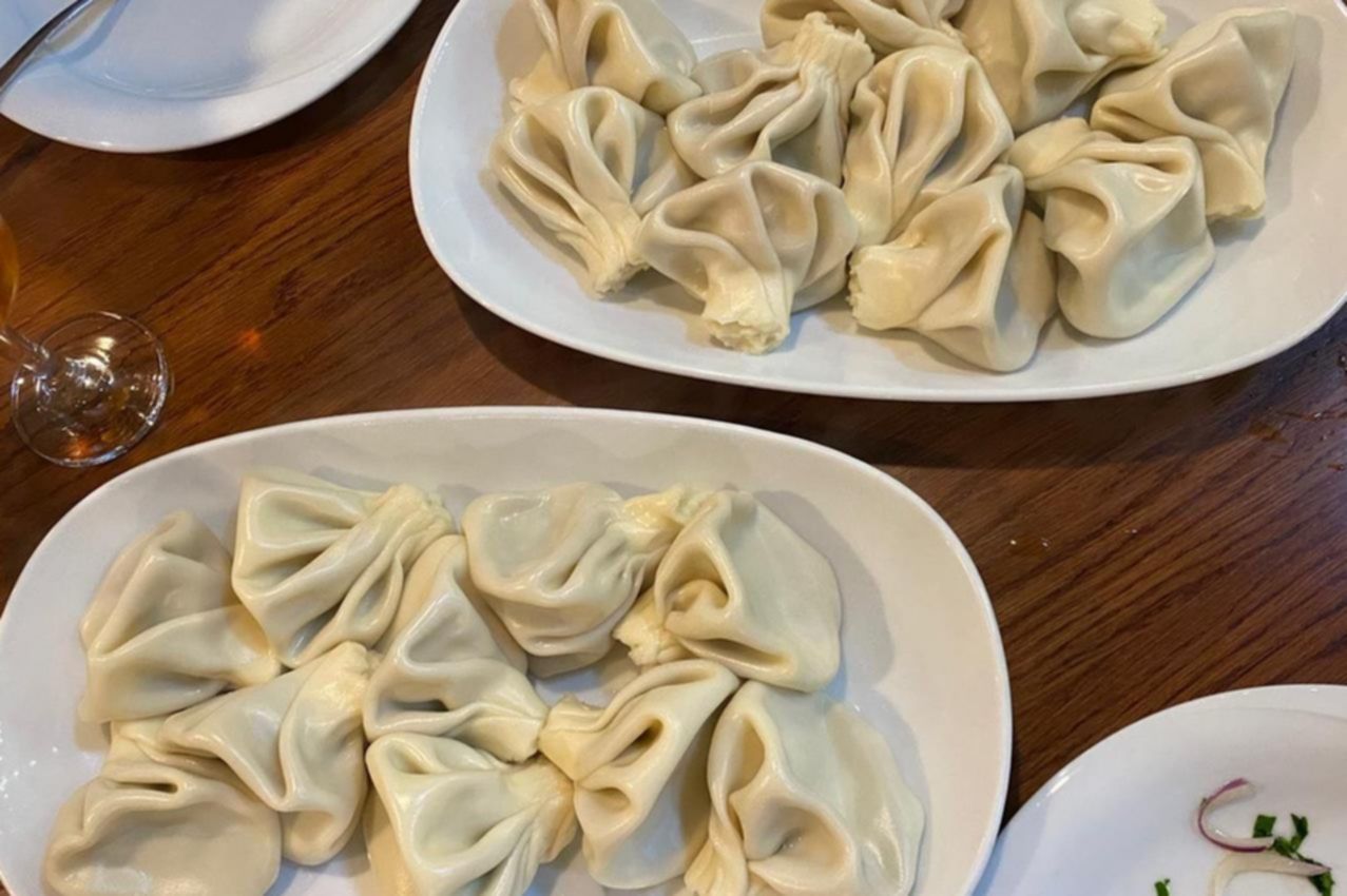 Gruzińska kuchnia – ręcznie lepione chinkali na wspólnej kolacji