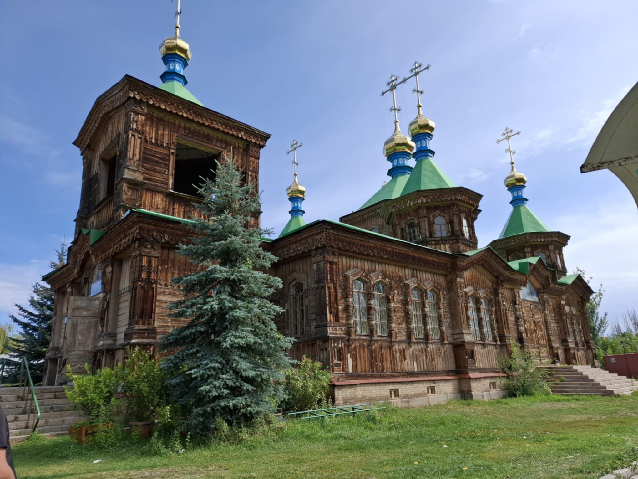 Sobór Świętej Trójcy w Karakolu, unikatowa budowla z 1895 roku, wzniesiona bez gwoździ