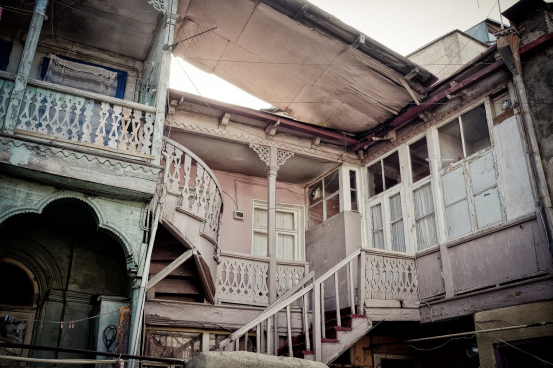 słynne drewniane balkony tbilisi