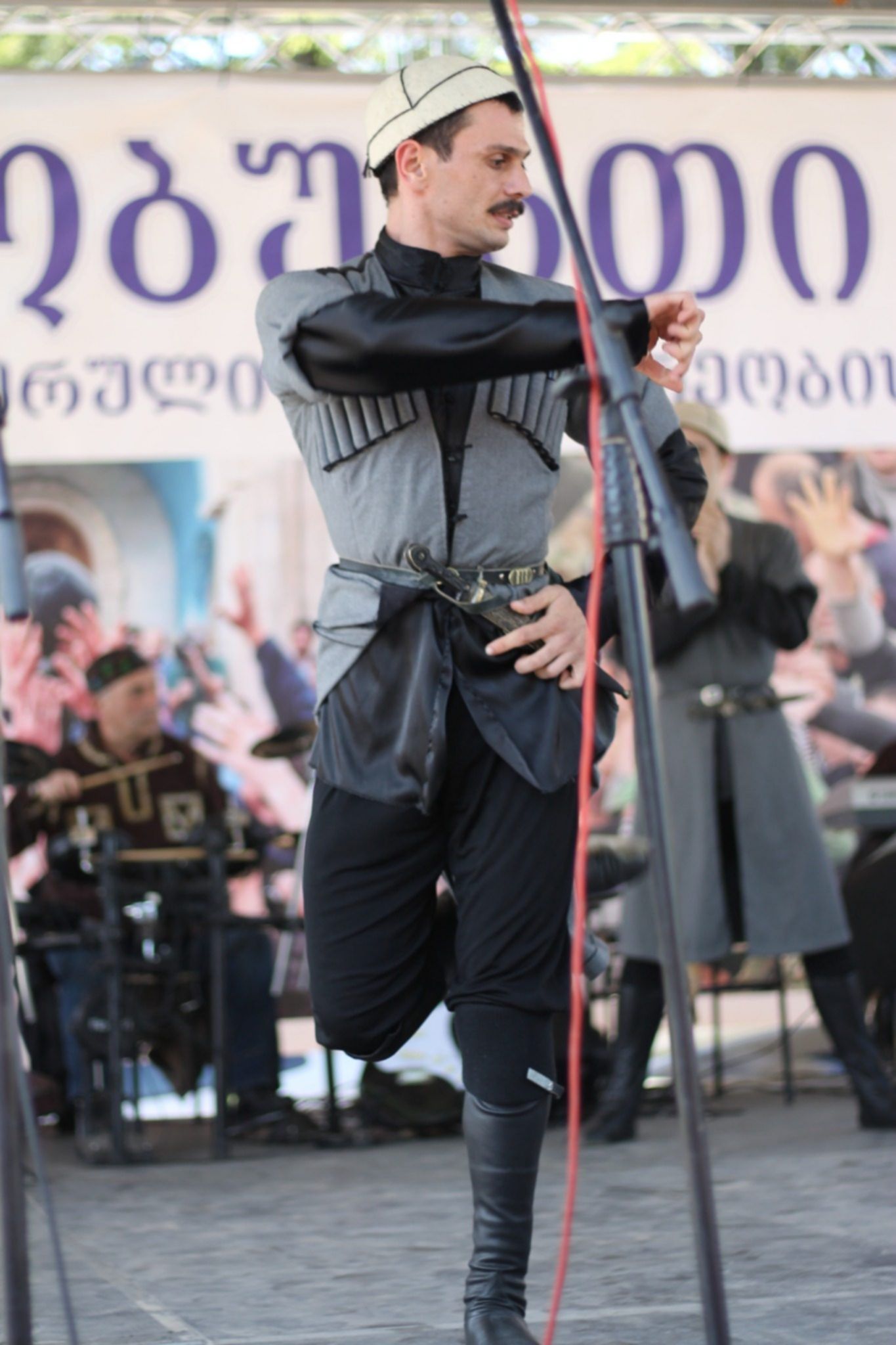 Pokaz gruzińskich tańców ludowych podczas święta Lelo Burti