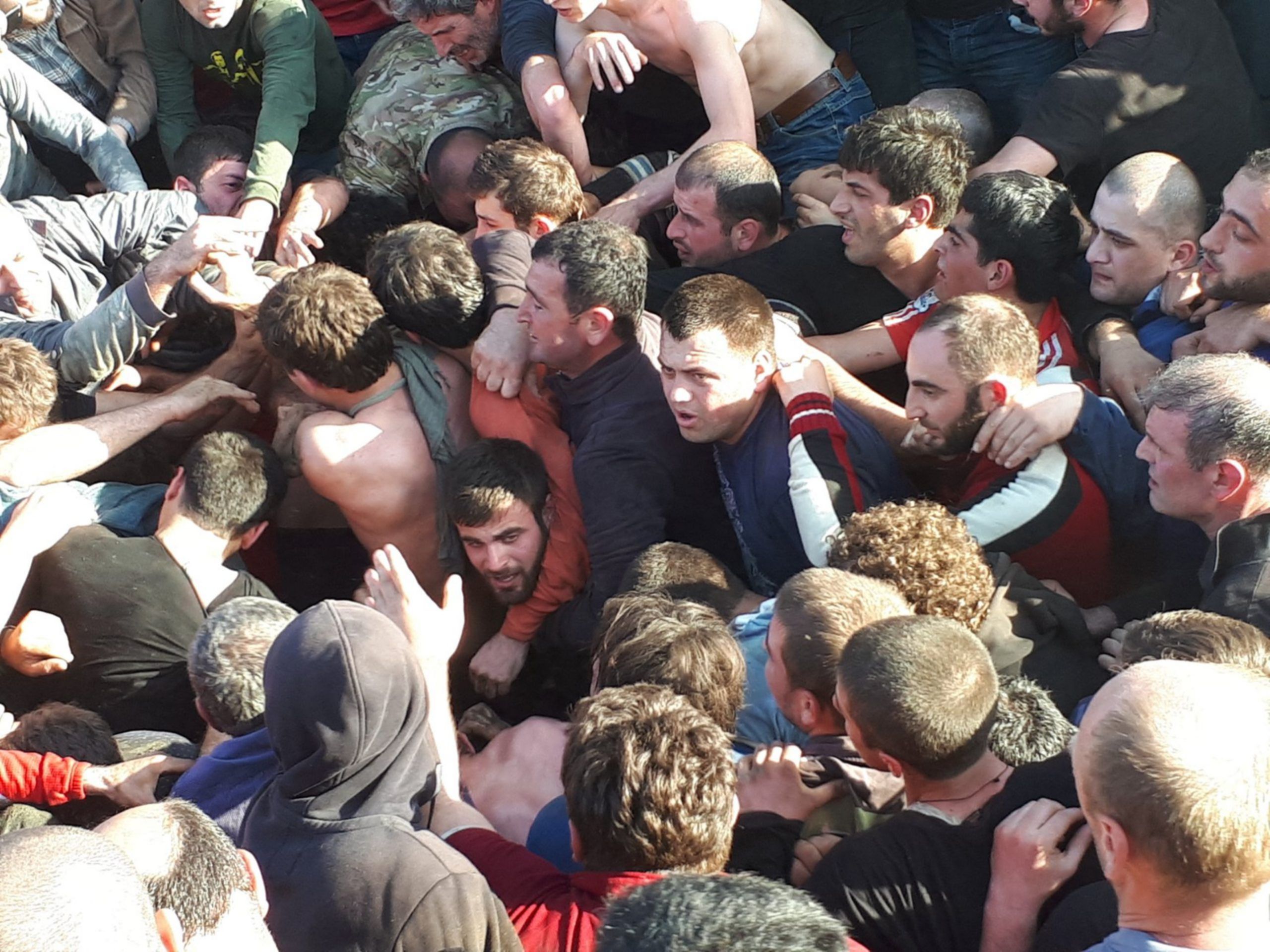 Lelo Burti – historyczna gra podobna do rugby, rozgrywana wyłącznie w wiosce Shukhuti w zachodniej Gruzji