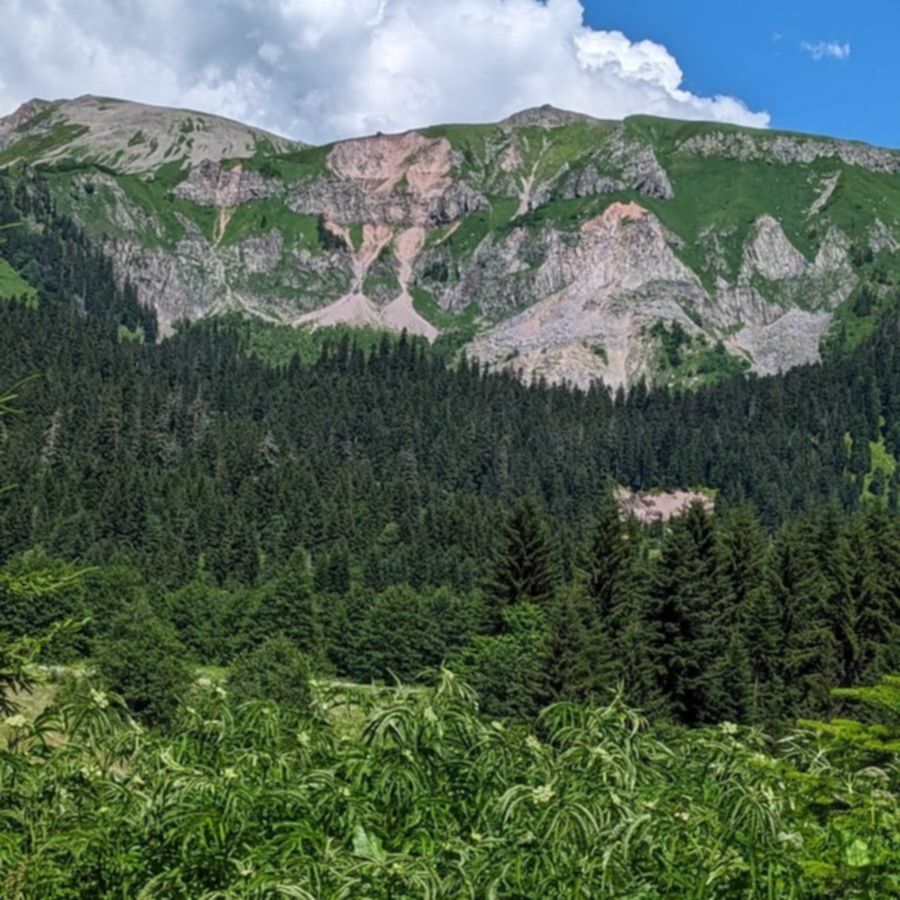 Surowe górskie krajobrazy Małego Kaukazu – dzikie tereny dostępne tylko podczas wypraw off-road