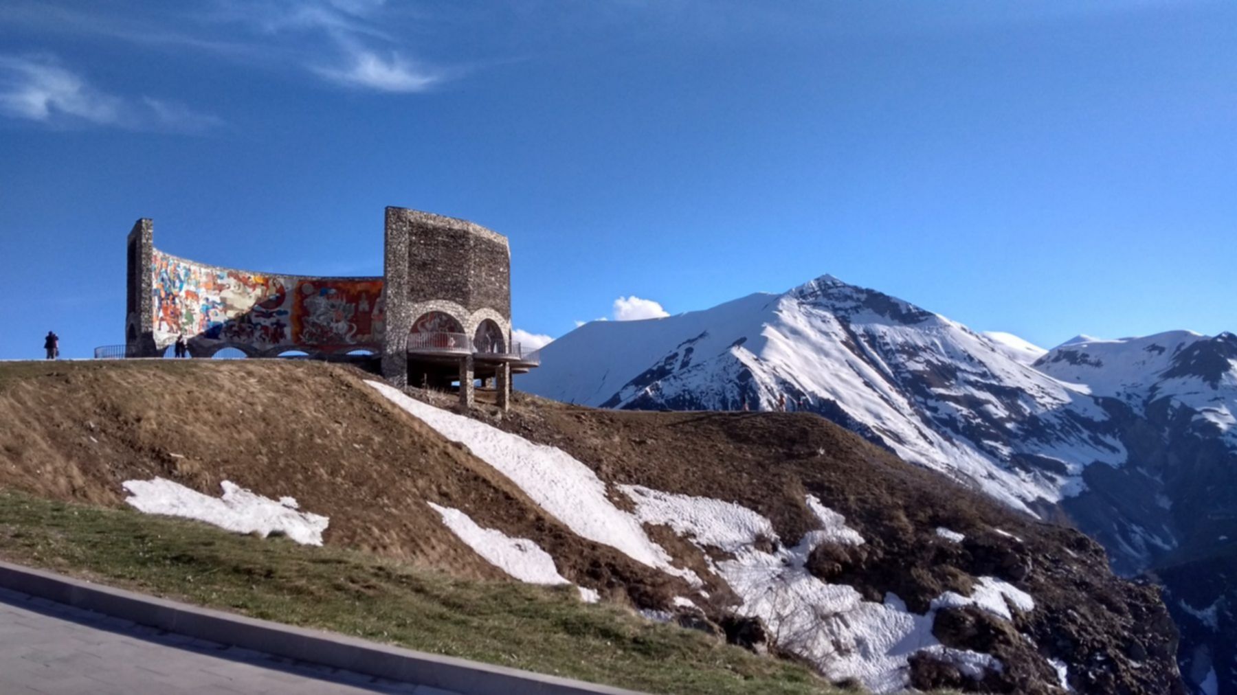 Punkt widokowy w Gudauri, wiosenne roztopy