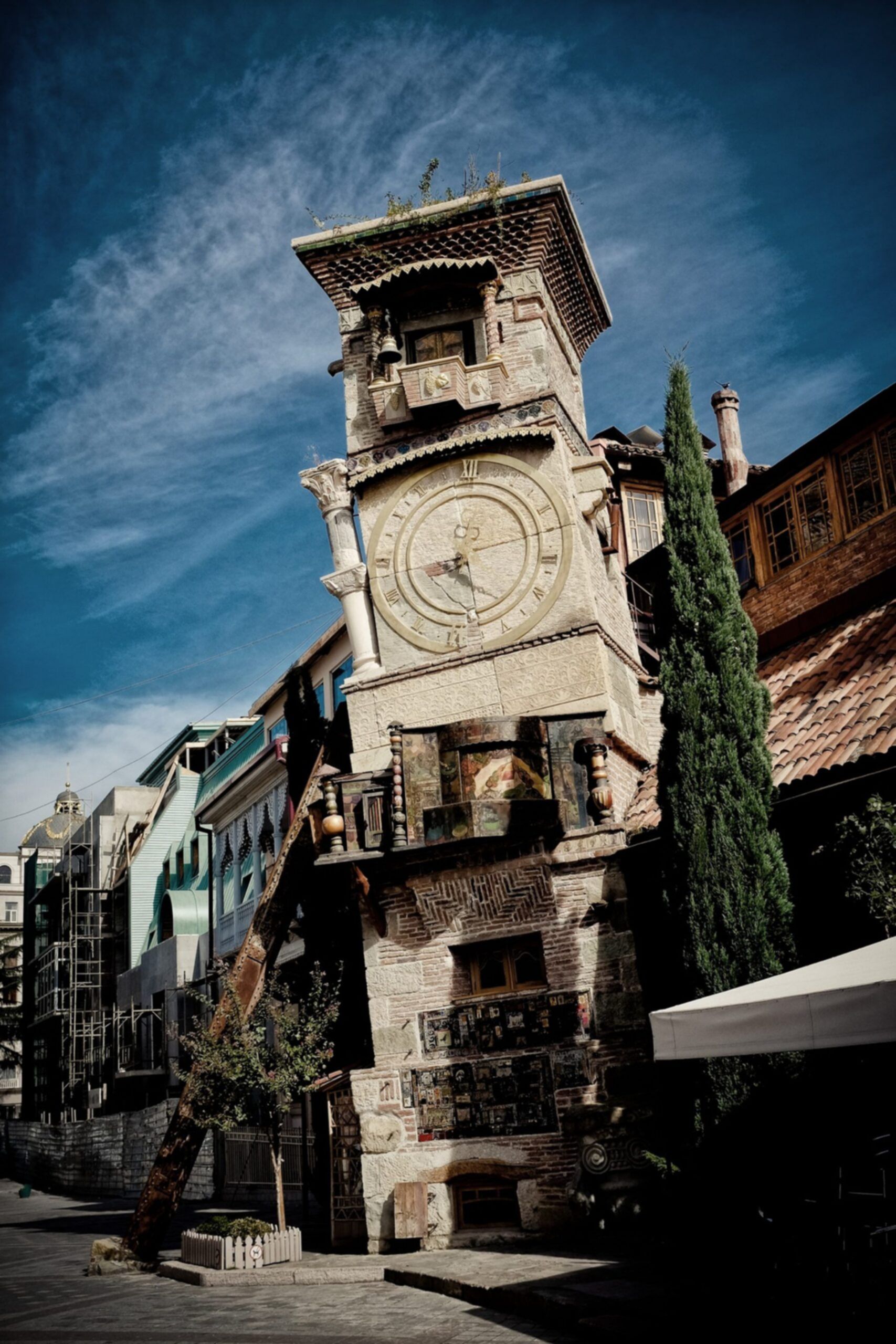 wieża zegarowa rezo gabriadze